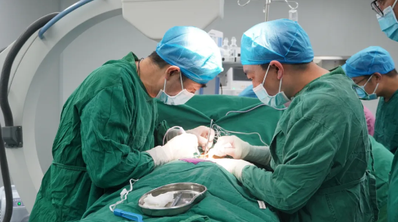 “首次！我们到西藏昌都为患者做手术！