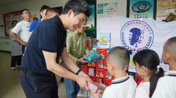这个六一，我们到贵州助力儿童青少年挺起脊梁！